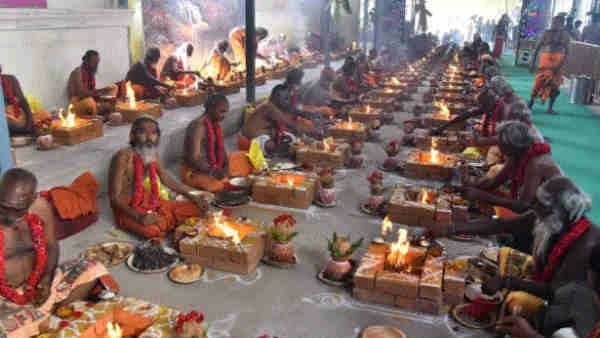 Many priests performing a collective yagna